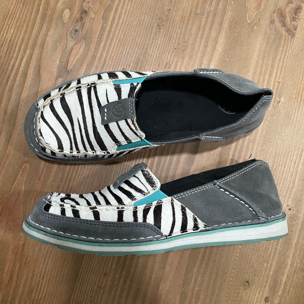 Ariat cruiser’s Grey and turquoise Zebra print. Size 8B
